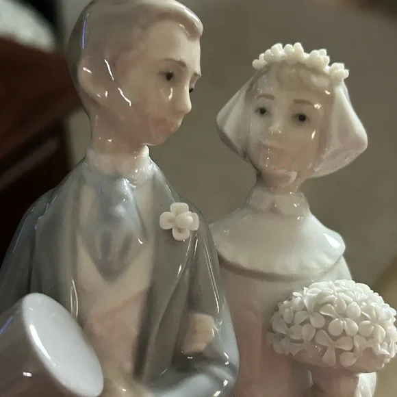 Lladro Wedding Couple Figurine in Gray and White